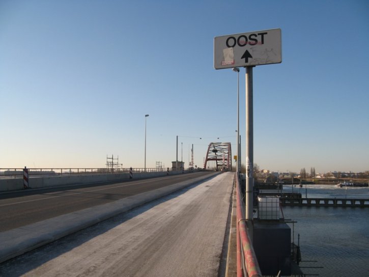 Brug naar oost.JPG